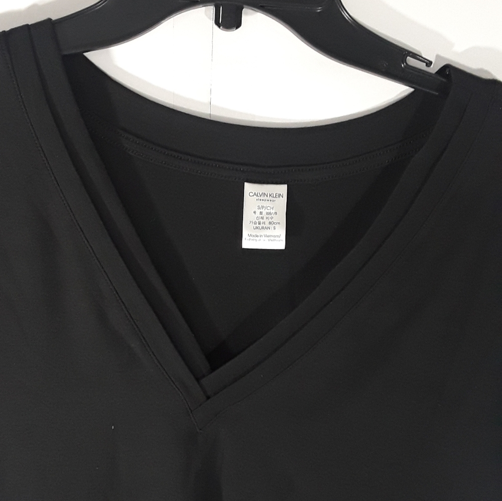 Calvin Klein PerformanceV-Neck - Picture 7 of 7